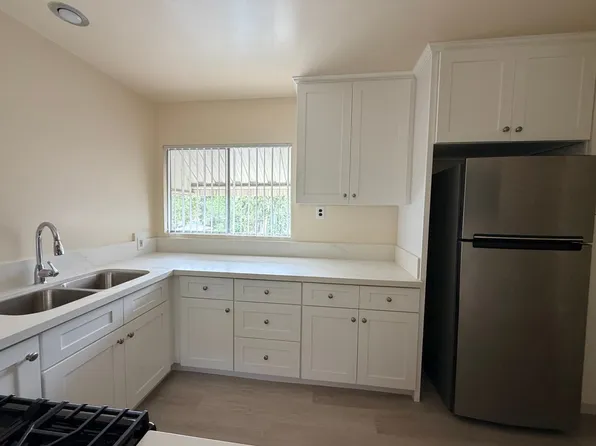#445, 4481 Chevy Chase Dr APT 15, La Canada Flintridge, CA 91011
