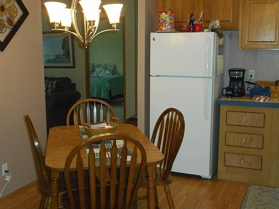 3rd image of 488 Honeysuckle Dr