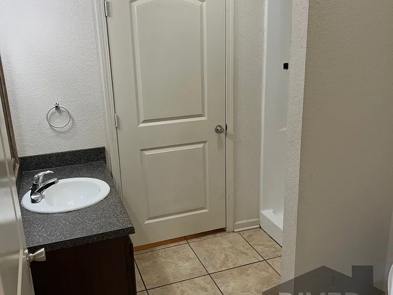 105 Deerbrooke Ln — Photo 8