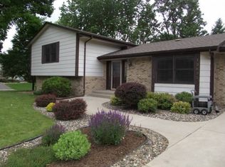 13633 Krestwood Dr, Burnsville, MN 55337