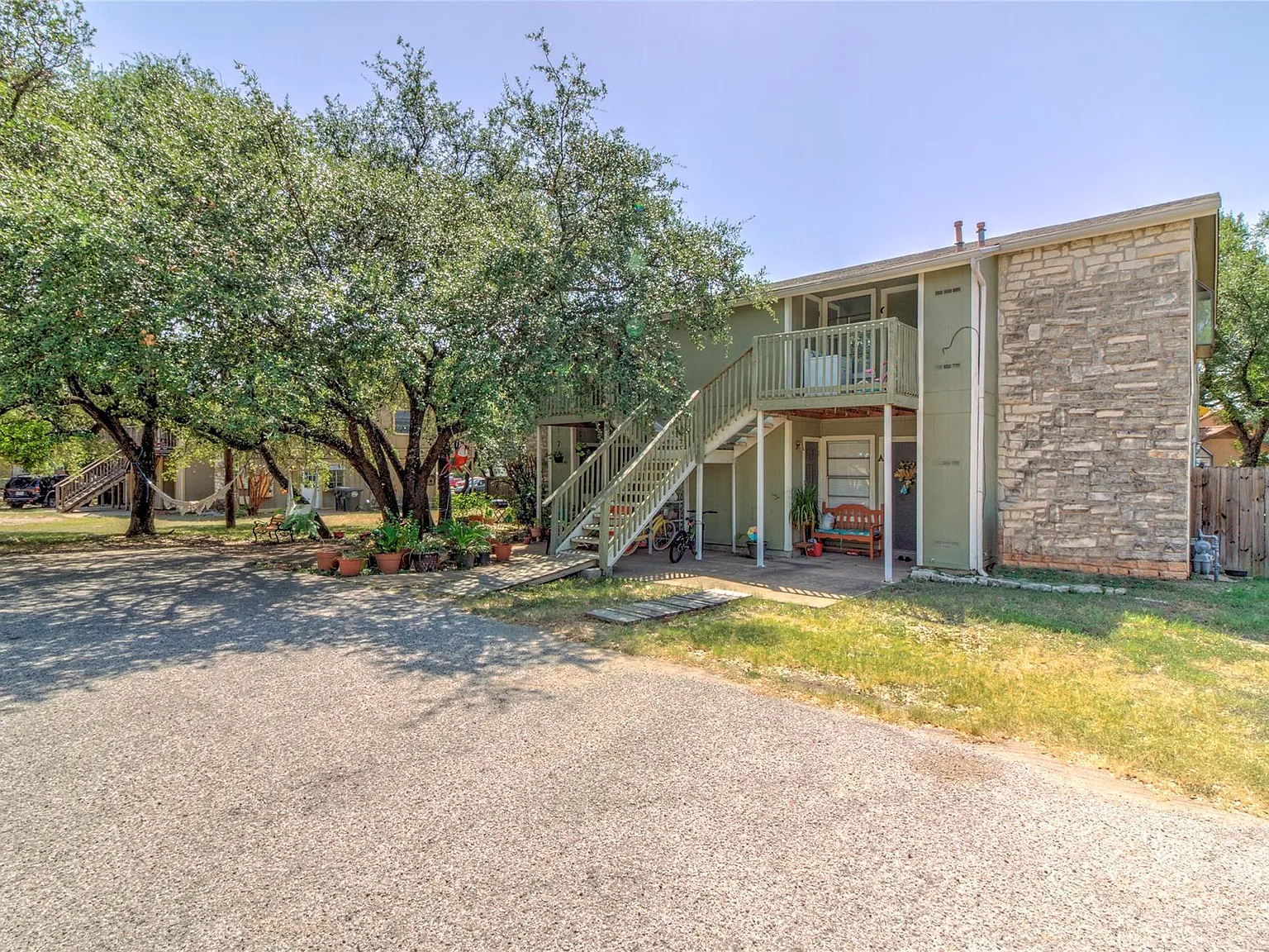 2 bed, 1.0 bath, 768 sqft, $775 — Photo 2