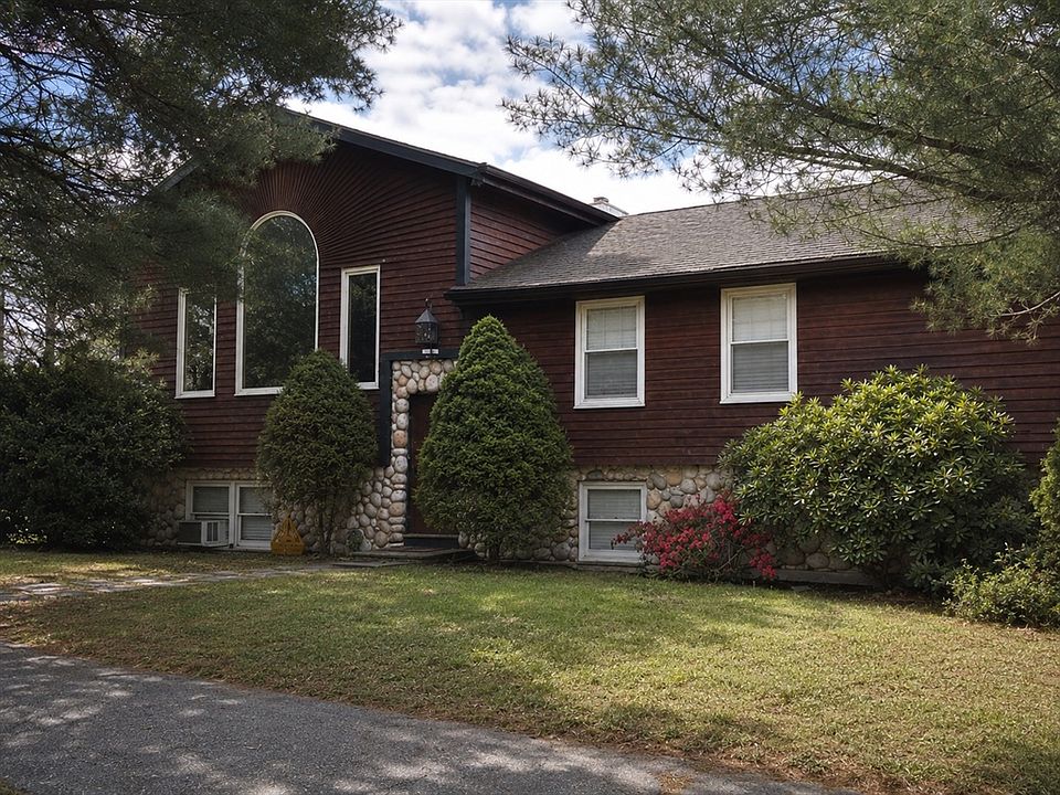 1st image of 5 Kathleen Dr