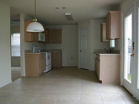 2nd image of 1403 Kilkenny Dr