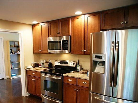 3rd image of 3841 Kenwick Dr