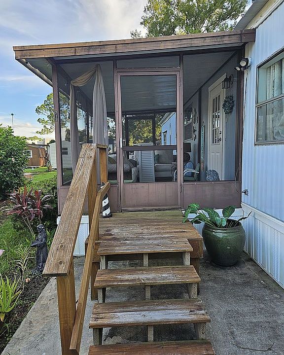 1st image of 713 Oriole Ln
