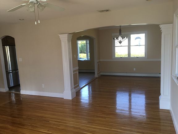 4th image of 52 Evergreen Ave