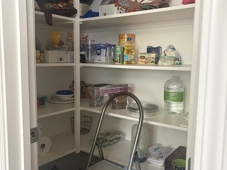Walk in pantry
