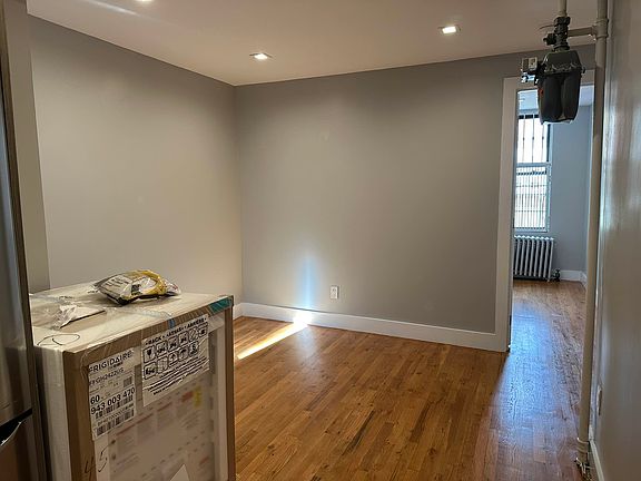 3rd image of 139 E 110th St APT 42