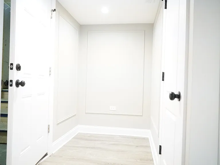 Pf-Arg, 2544 N. Avers Series — Photo 13
