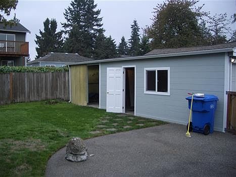 4th image of 802 Violet Meadow St S