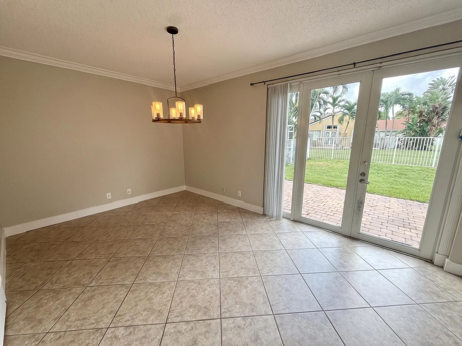 3 bed, 2.5 bath, 1564 sqft, $4,000 — Photo 3