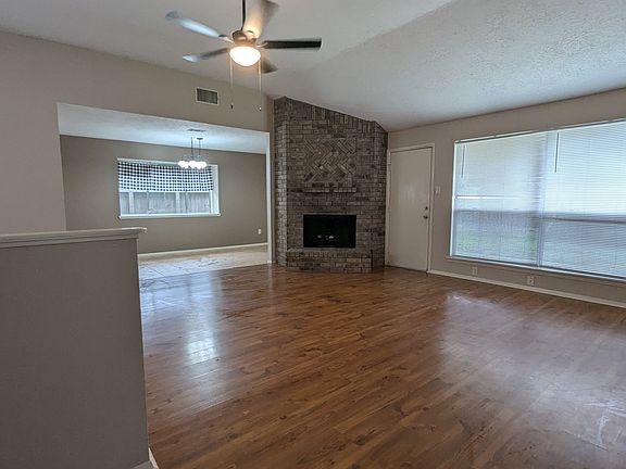 2nd image of 10933 Rosewood Ct