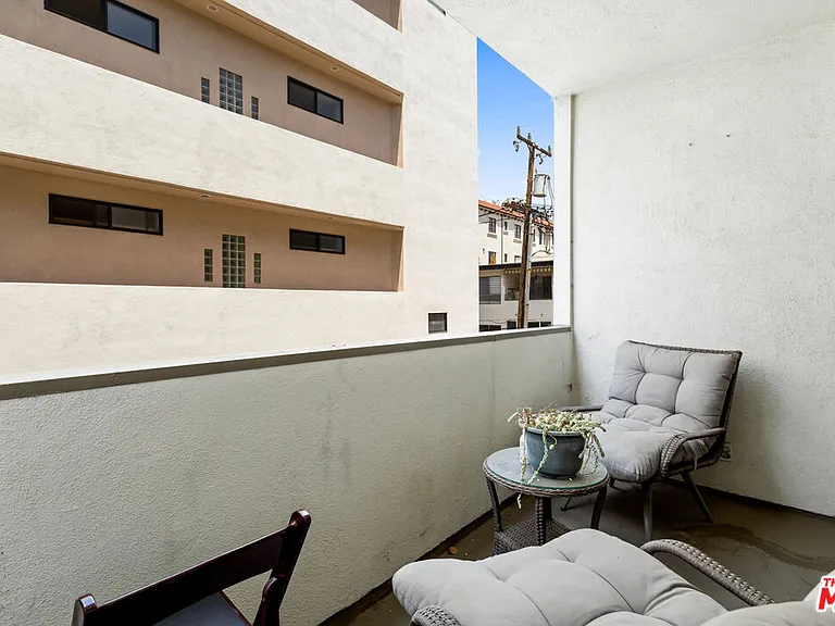 430 N Maple Dr #203 — Photo 25