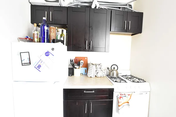 Rented by Clove Realty LLC | media 28