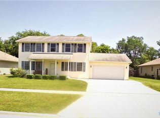 102 Crabapple Dr, Swanton, OH 43558