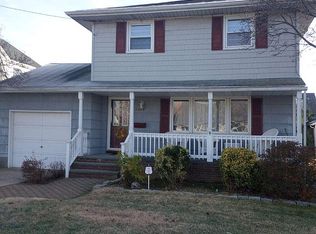 2079 Pine St, Wantagh, NY 11793