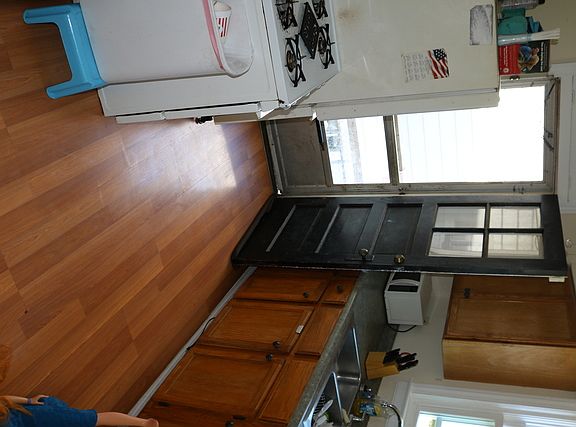 4th image of 9415 S Utica Ave