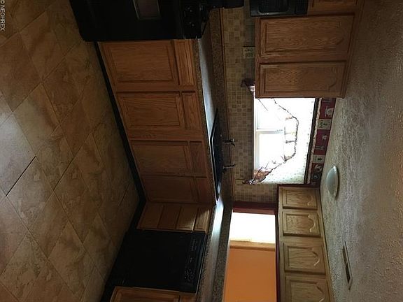 5th image of 1048 Elm Ave