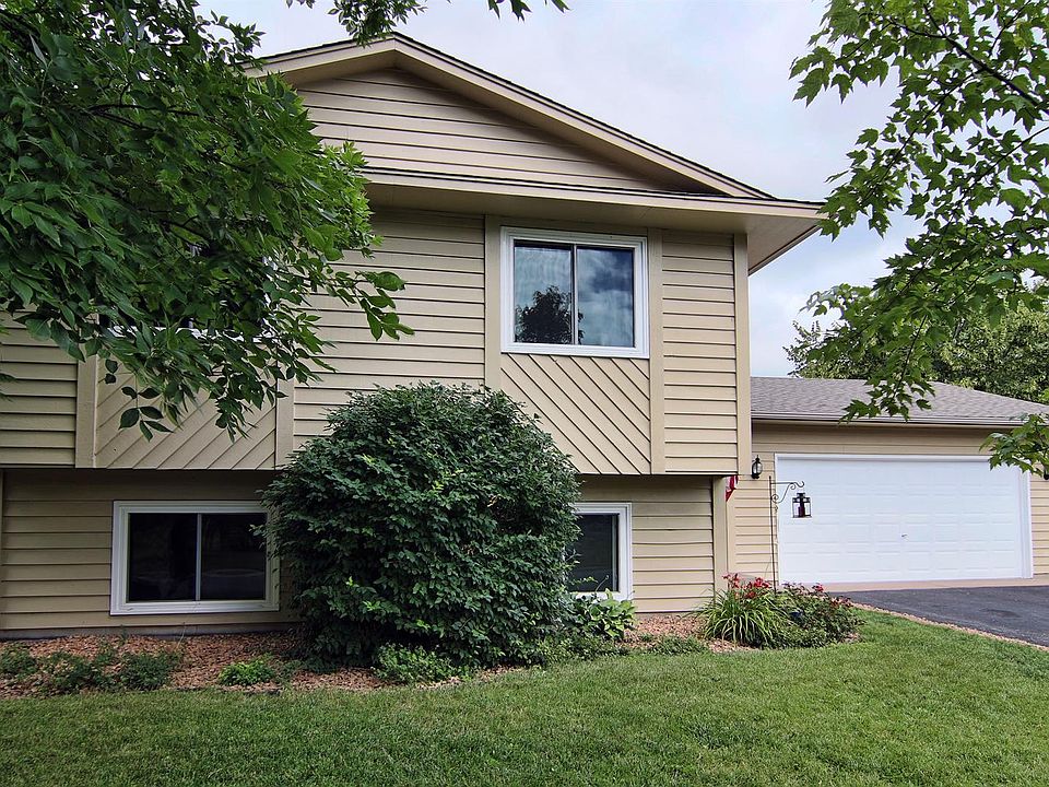 Well maintained home in the Jonathan Neighborhood