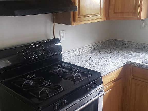 4th image of 116 E Main St