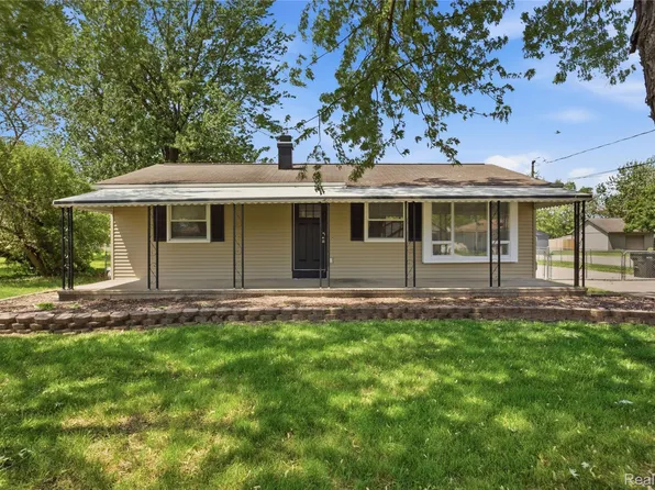 37257 Dundee St, Sterling Heights, MI 48310