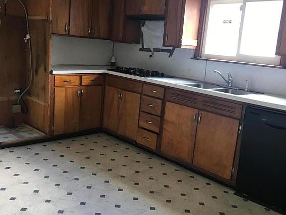 4th image of 1054 Uncapher Ave
