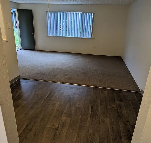 Royal Crest Townhomes — Photo 97