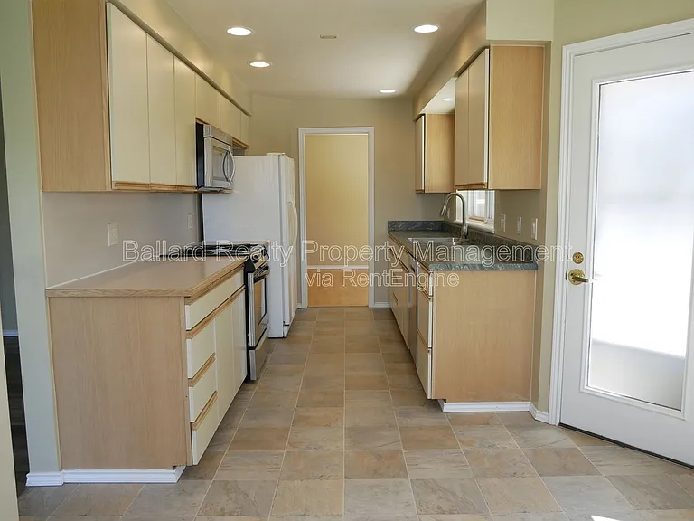 1737 NW 64th St — Photo 10