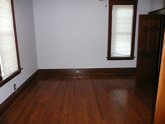 4th image of 4937 Hummelsheim Ave