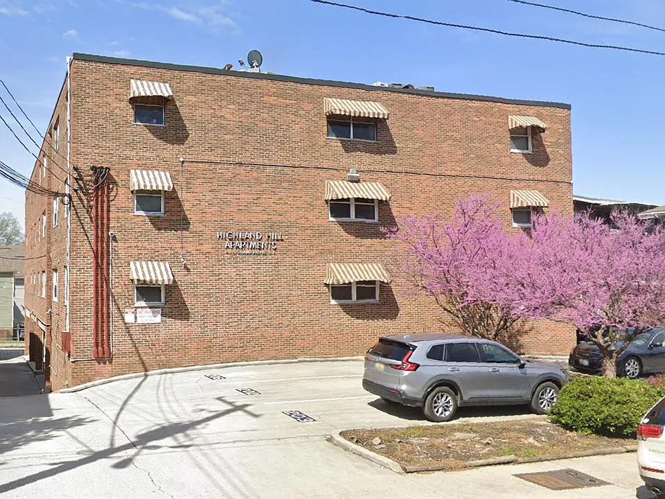 1211 Highland Ave #202