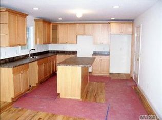 1 Tara Ct, Lake Grove, NY 11755