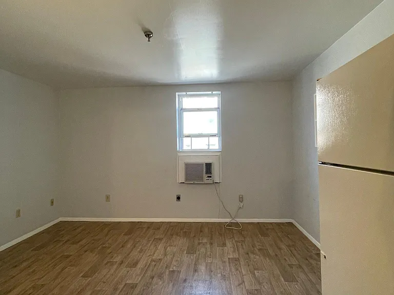 5838 Alderson St #8 — Photo 3