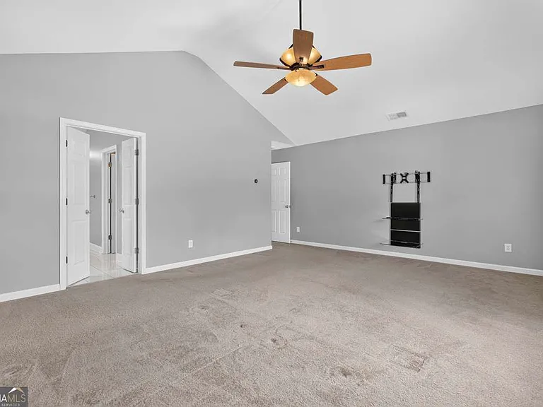 153 Fitzroy Ln — Photo 40