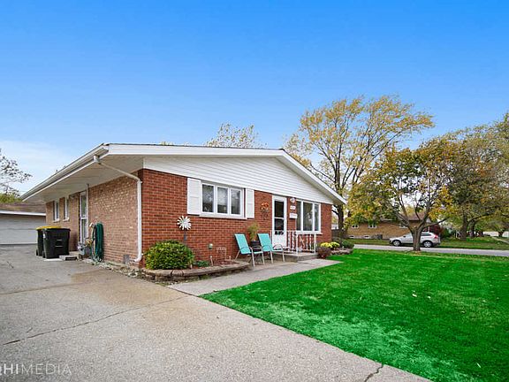 2nd image of 820 Sunnyside Ave
