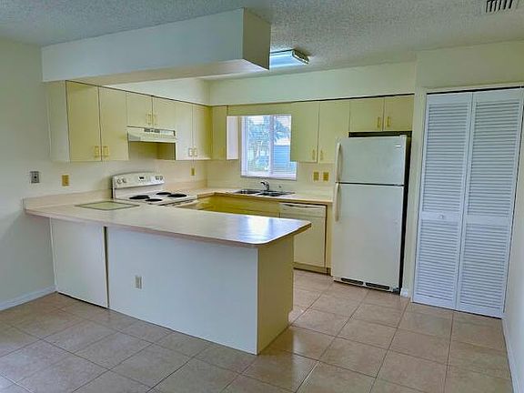 5th image of 195 SE Village Drive #195