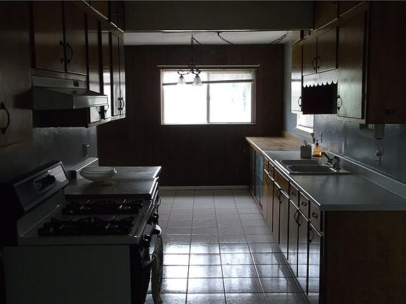 5th image of 804 Bolivia St