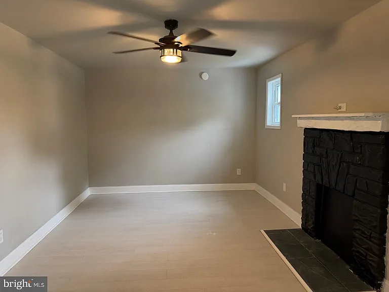 124 Robbins Ave #B — Photo 5