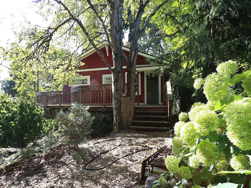 Exterior. Private entry. Very secluded