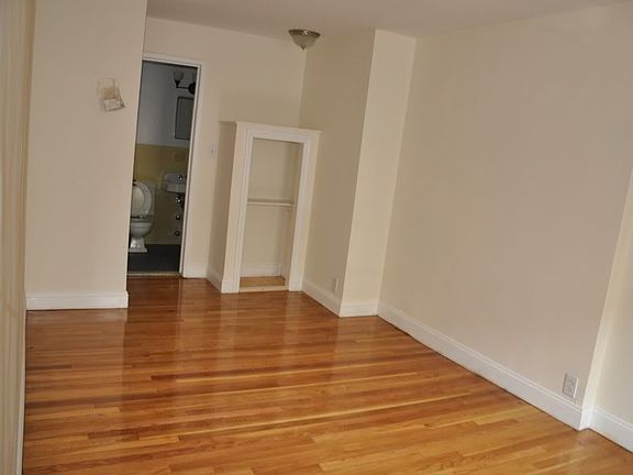 5th image of 210 E 32nd St APT 1A