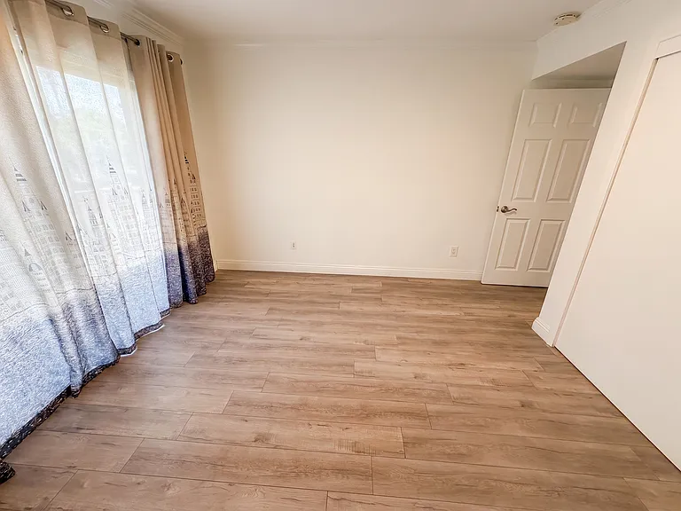 424 Oak St #140 — Photo 9