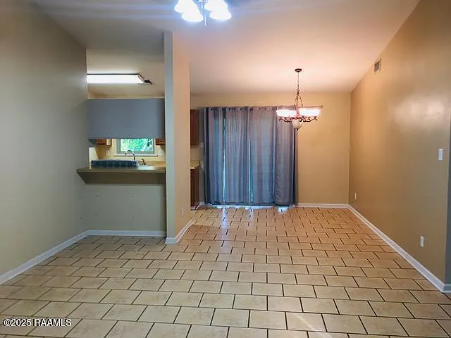 3 bed, 2.0 bath, 1500 sqft, $1,600 — Photo 2