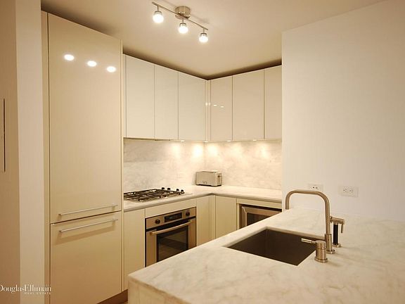 5th image of 322 W 57th St APT 47Q1