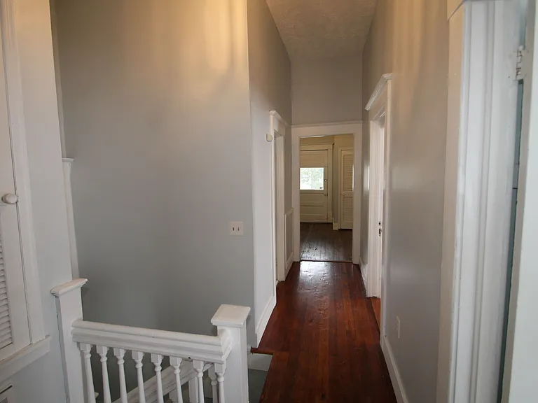 214 E 40th St #B — Photo 8