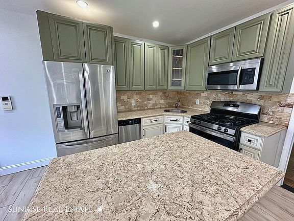 3rd image of 1816 Sterling Pl Unit 1