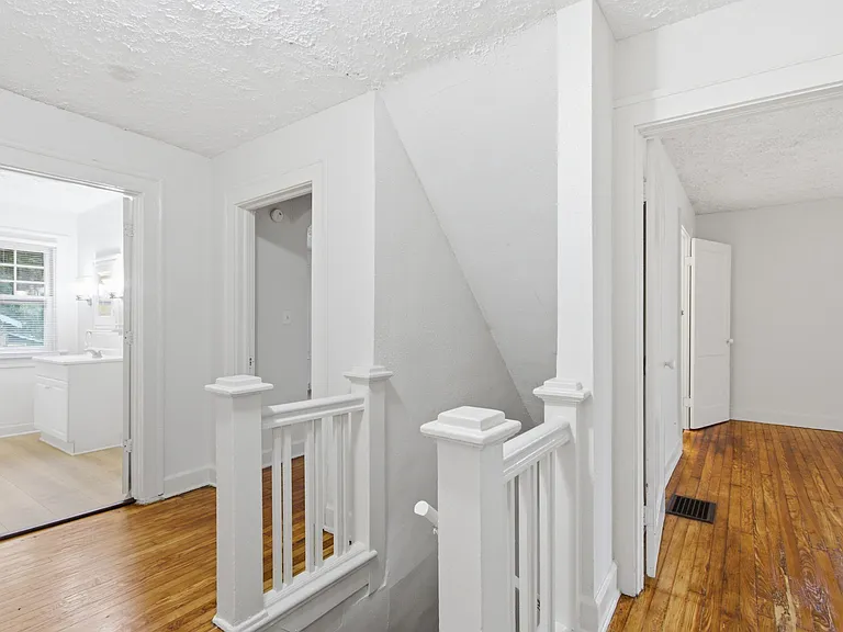 825 E 36th St — Photo 39