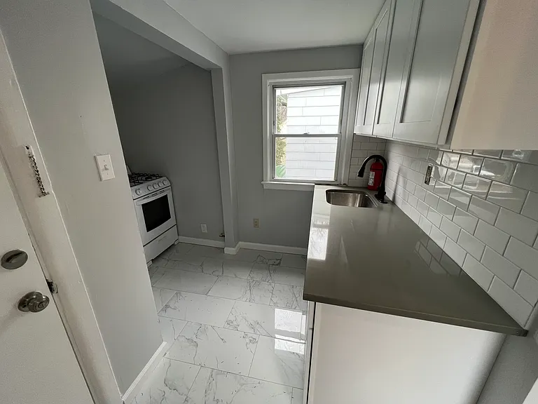 594 Christopher St #1 — Photo 2