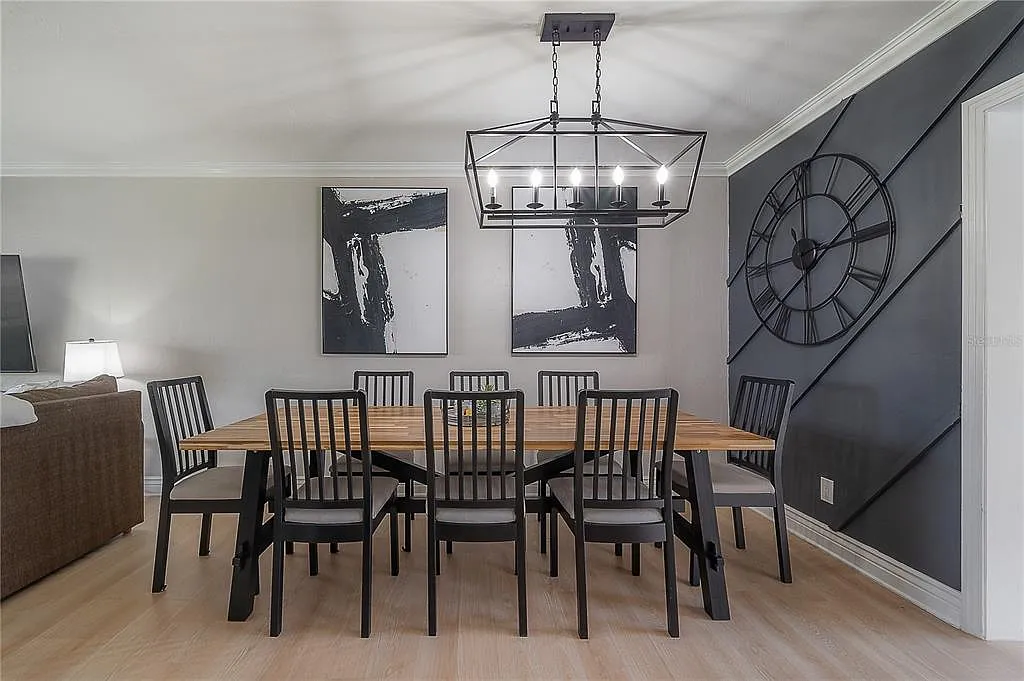 3 bed, 2.0 bath, 1712 sqft, $4,000 — Photo 2