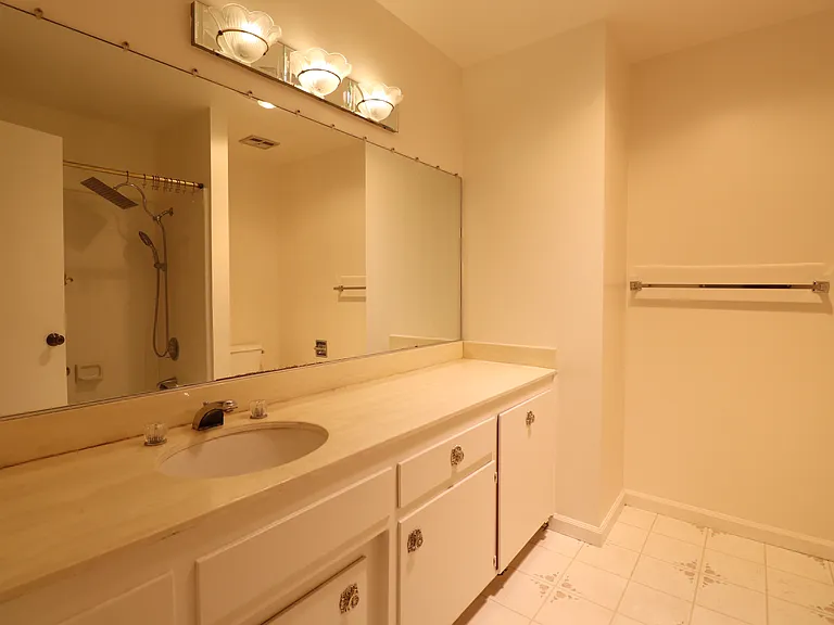 630 Newcastle Cir — Photo 8