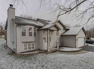 921 Candlewick Dr NE, Poplar Grove, IL 61065