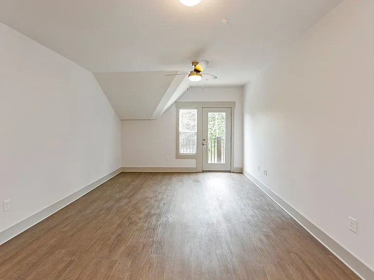 Heritage East Apartments — Photo 44
